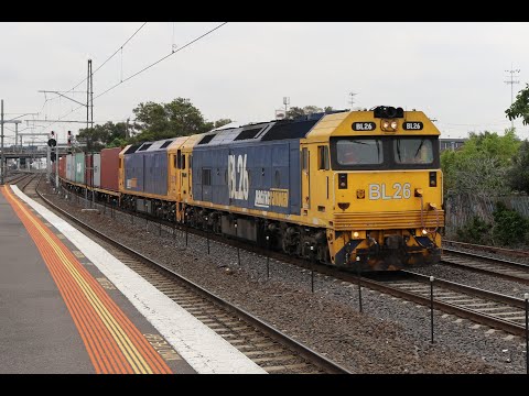 Pacific National 7902V Merbein Fruity through Middle Footscray - Australian Trains