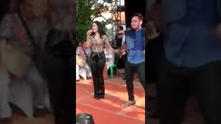 Download lagu Iis Dahlia Feat Nassar #dangdut #dangdutkoplo #hiburansegar #hiburan #musikhiburan #penyanyidangdut mp3
