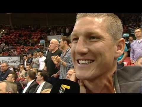 Fake oder nicht? - Schweinsteiger nimmt Stellung - Dreier mit dem Fuss - SPORT1