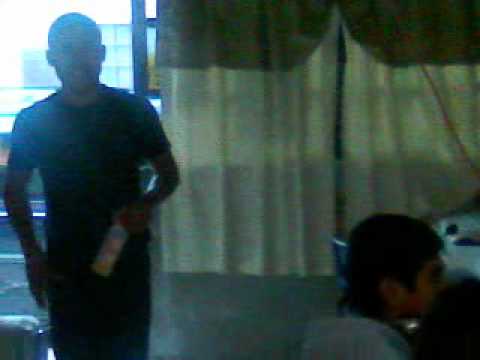 Pedro le pega a Gary (Zape)