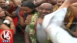 Godavari Pushkaralu | Minister Jogu Ramanna offer prayers in Basara | Adilabad - V6 News