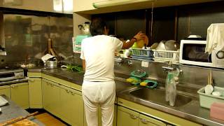 preview picture of video 'Shacho-san Preparing Ika (Squid) Sashimi'