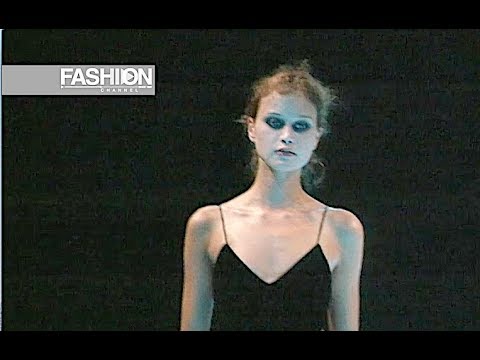 GIORGIO ARMANI Fall 1999 2000 Milan - Fashion Channel