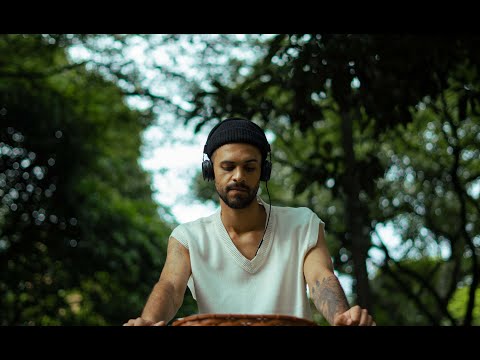 Explorando a imensidão sonora de MIDRA em seu novo clipe