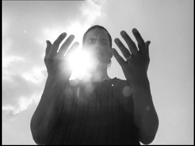 Video zu 'Weck Mich Auf' ansehen Video zu 'Weck Mich Auf' ansehen