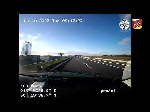 61letý šofér v BMW se řítil rychlostí 231 km/hod na D11.