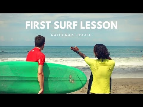 FIRST SURF LESSON | Solid Surf in Bali (2018)