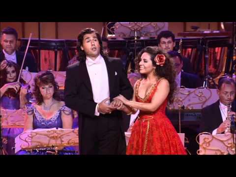 Wer Uns Getraut sung by Carmen Monarcha and Morschi Franz in Dresden