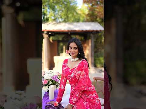 Red Refined Beauty Weightless Marble Printed Saree with Pearl Lace Border