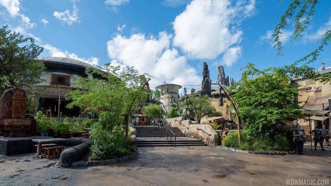 Walk-through of Star Wars: Galaxy's Edge at Disney's Hollywood Studios