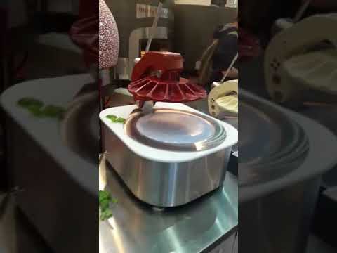video 1, Formeuse integrée dans meuble inox Pizzarella