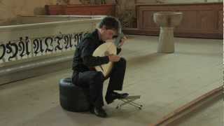 Michal Gondko plays "Muy linda" by Anthony Holborne