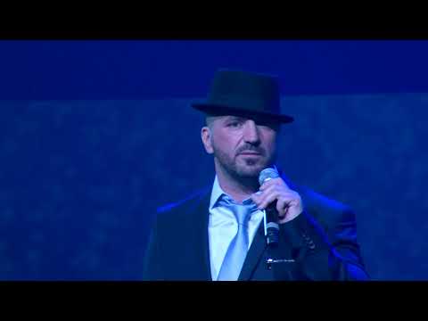 Elvis presley interprété par Noni Desira