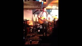 Alex Vargas singing More by Usher