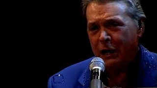 Mickey Gilley - &quot;Don&#39;t The Girls All Get Prettier At Closing Time&quot;