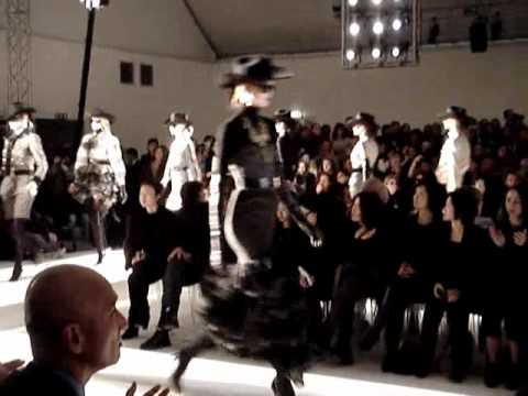 MOSCHINO FASHION SHOW FALL WINTER 2010-11