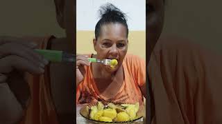 TOMANDO CAFÉ COM LEITE E BANANA DA TERRA 