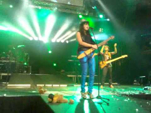 Ewa Farna - Půlměsíc [live in Lucerna-FULL]