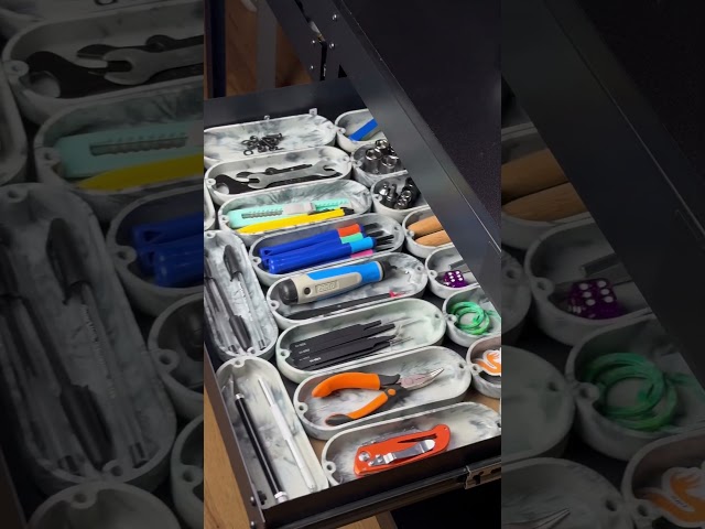 Vídeo relacionado con MOLSHINE Estuche de gafas de piel sintética de cáscara dura, estuche portátil de viaje para hombres, mujeres, niñas, forro polar verde con licencia oficial de star wars silent one crew., Medium