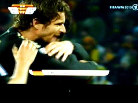 WM 2010 - Mesut Özil schiesst Deutschland ins Achtelfinale mit 1:0 gegen Ghana