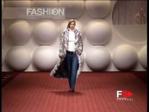"Victor Alfaro" Autumn Winter 2001 2002 New York 2 of 3 pret a porter by FashionChannel