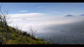Download lagu Story WA Keindahan dari puncak gunung mp3