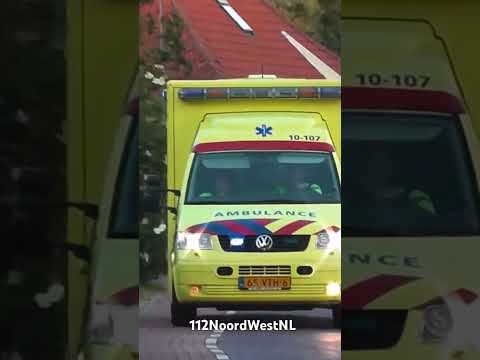 Oude ambulance 10-107 met spoed onderweg in Kwadijk