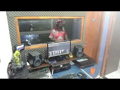 Mc Keke Cantando Medley No Studio.