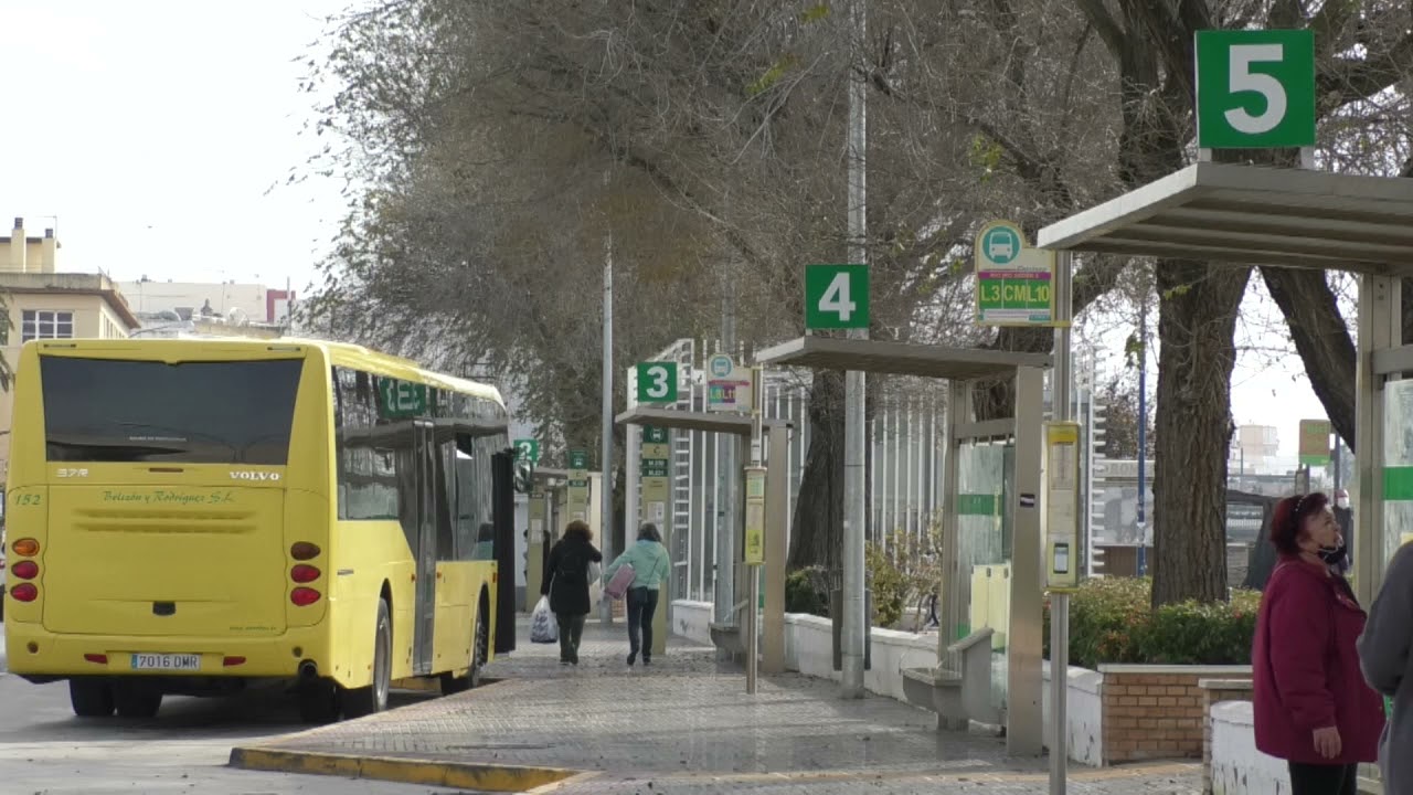 LOS AUTOBUSES A LA PLAYA AMPLÍAN HORARIOS EN SUS SALIDAS DESDE EL CENTRO