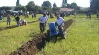 preview picture of video 'Viarmes 2008 concours de labour au motoculteur'