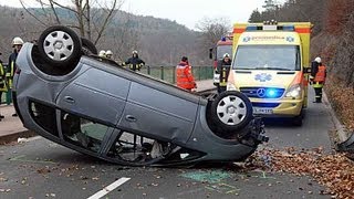 preview picture of video 'Nieder-Werbe: Auto überschlägt sich am Edersee.mpg'
