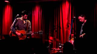 Ari Hest - Bird Never Flies