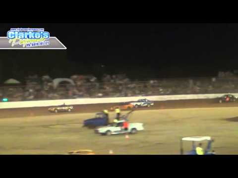 4 Cylinder Sedans - Heat 2 - Kingaroy Speedway - 14.09.13