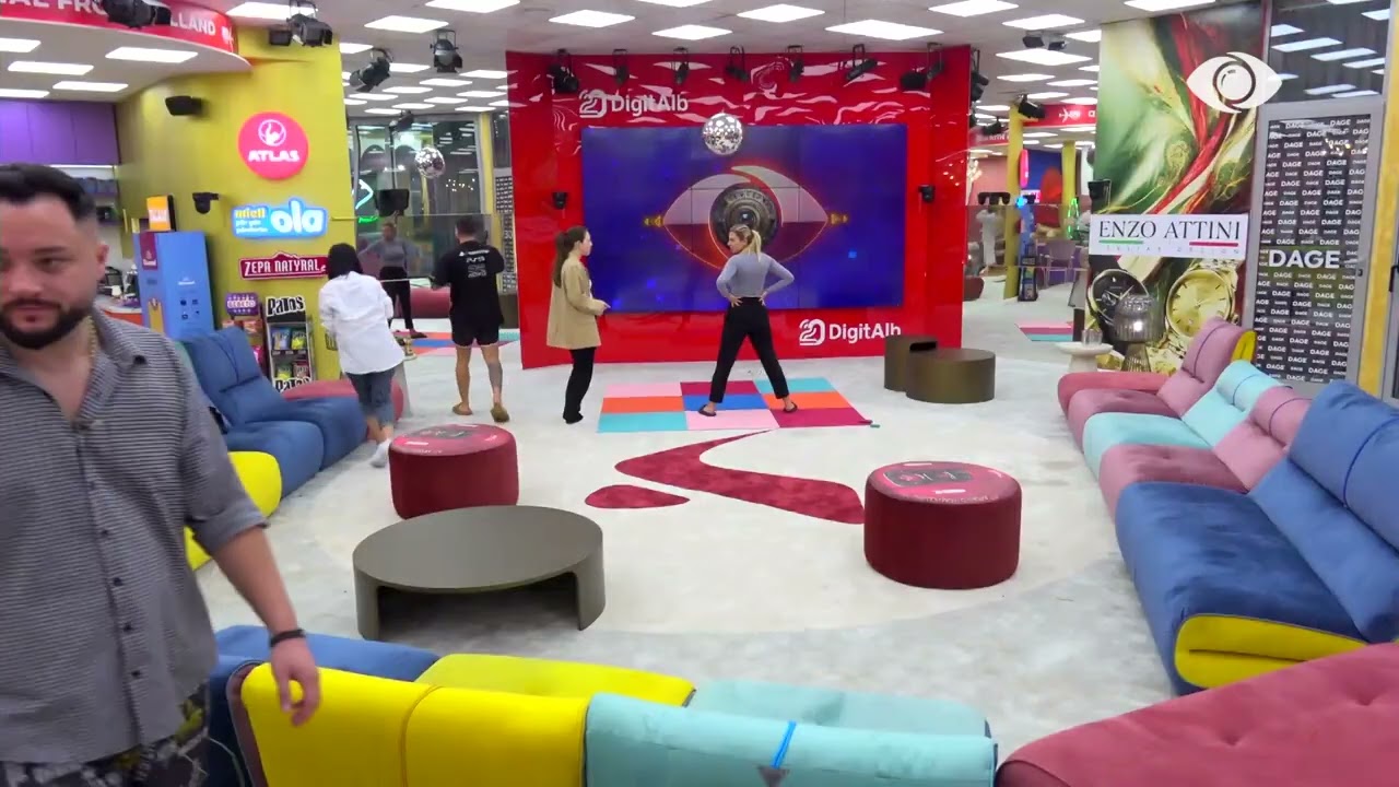 Sfida e kërcimit/ Grupi i Fationit kërcen në pishinë