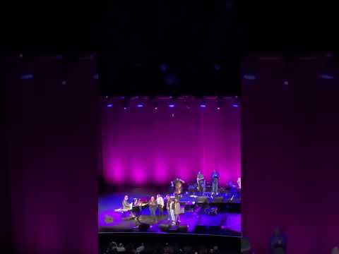 Elvis Costello 24-09-23 Paris- Final