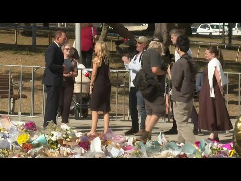 Video | Former Australian PM Tony Abbott visits Bondi Beach memorial | AFP