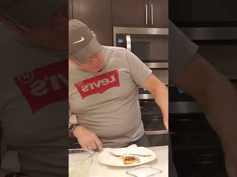 What does a chaffle pizza taste like