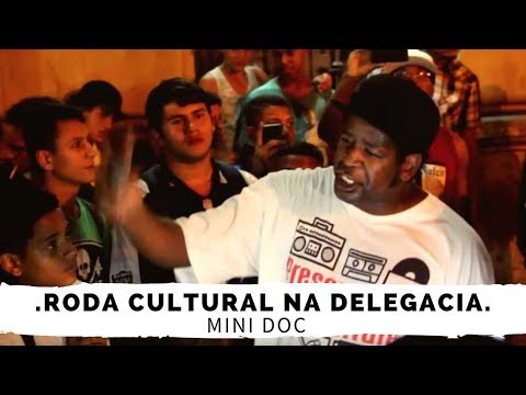 Roda Cultural da Glória acontece na porta da Delegacia após repressão da polícia