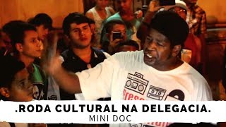 Roda Cultural da Glória acontece na porta da Delegacia após repressão da polícia