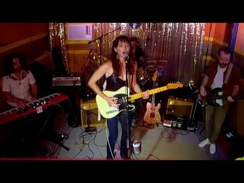 Kara Grainger  Breaking UP   Dee's Lounge