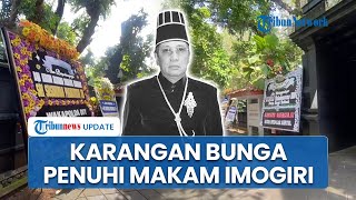 Jelang Prosesi Pemakaman Sinuhun Pakubuwono XIII, Karangan Bunga Penuhi Pintu Masuk Makam Imogiri