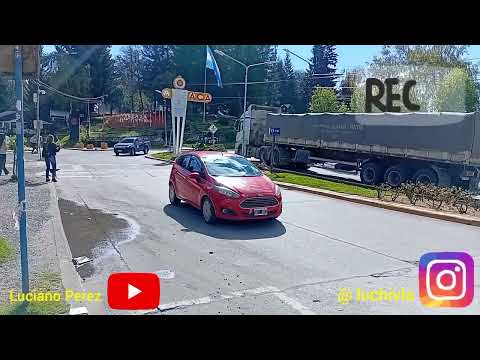 GRABANDO CAMIONES VILLA LA ANGOSTURA NEUQUEN ARGENTINA VIDEO 15.134 💫💫💫💫📽😎 .