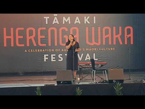 Aporonia Arahanga going acoustic