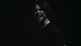 Cad În Sus Lyrics English Translation