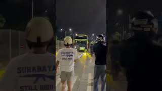 Download lagu TRAGEDI SURABAYA ‼️ BONEK PERIKSA BUS SATU PER SATU CARI FLOWER CITY CASUAL mp3