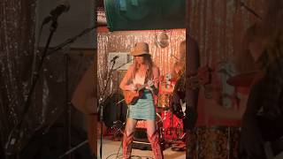 Willie Nelson’s granddaughter Your The Reason Our Kids are Ugly Conway &amp; Loretta!