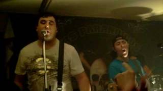 preview picture of video 'El Regreso - Bbs Paranoicos en Puente Alto 03 mayo 2008 BAR 38'