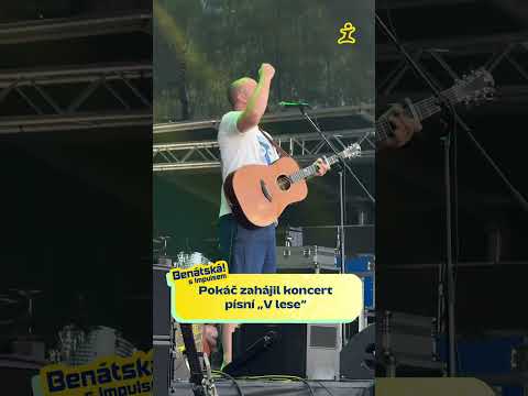 Pokáč odstartoval koncert hitem „V lese“. 🌲