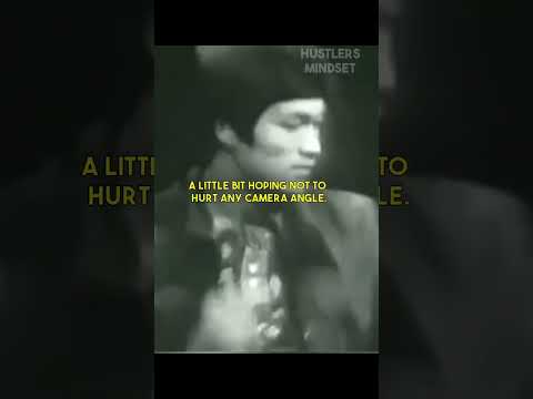 Bruce Lee Shows How To Throw A Punch - Mindset #brucelee