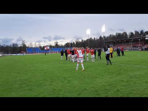 Degerfors IF - Halmstad 2-1 spelarne och supportarne firar vinsten 16. okt. 2021